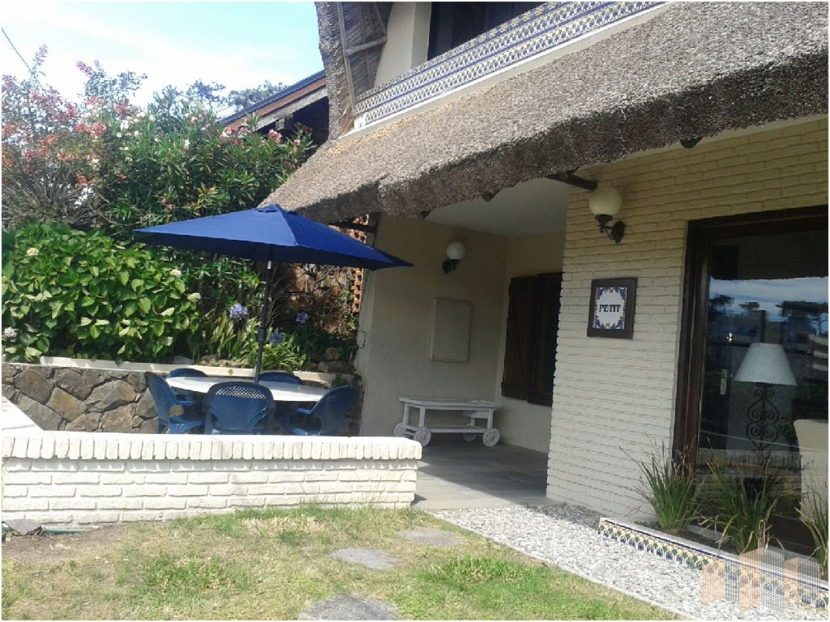 Casa ID.2810 - A METROS DE LA PLAYA 