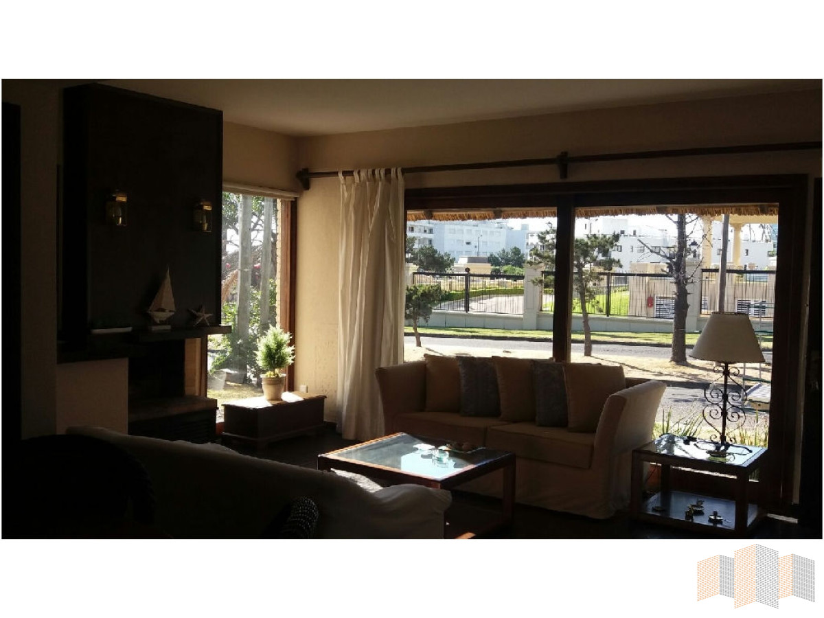 Casa ID.2810 - A METROS DE LA PLAYA 