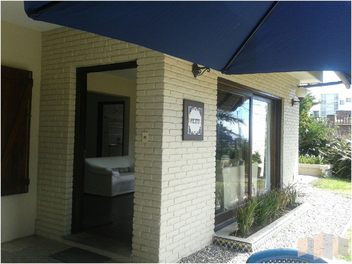 Casa ID.2810 - A METROS DE LA PLAYA 