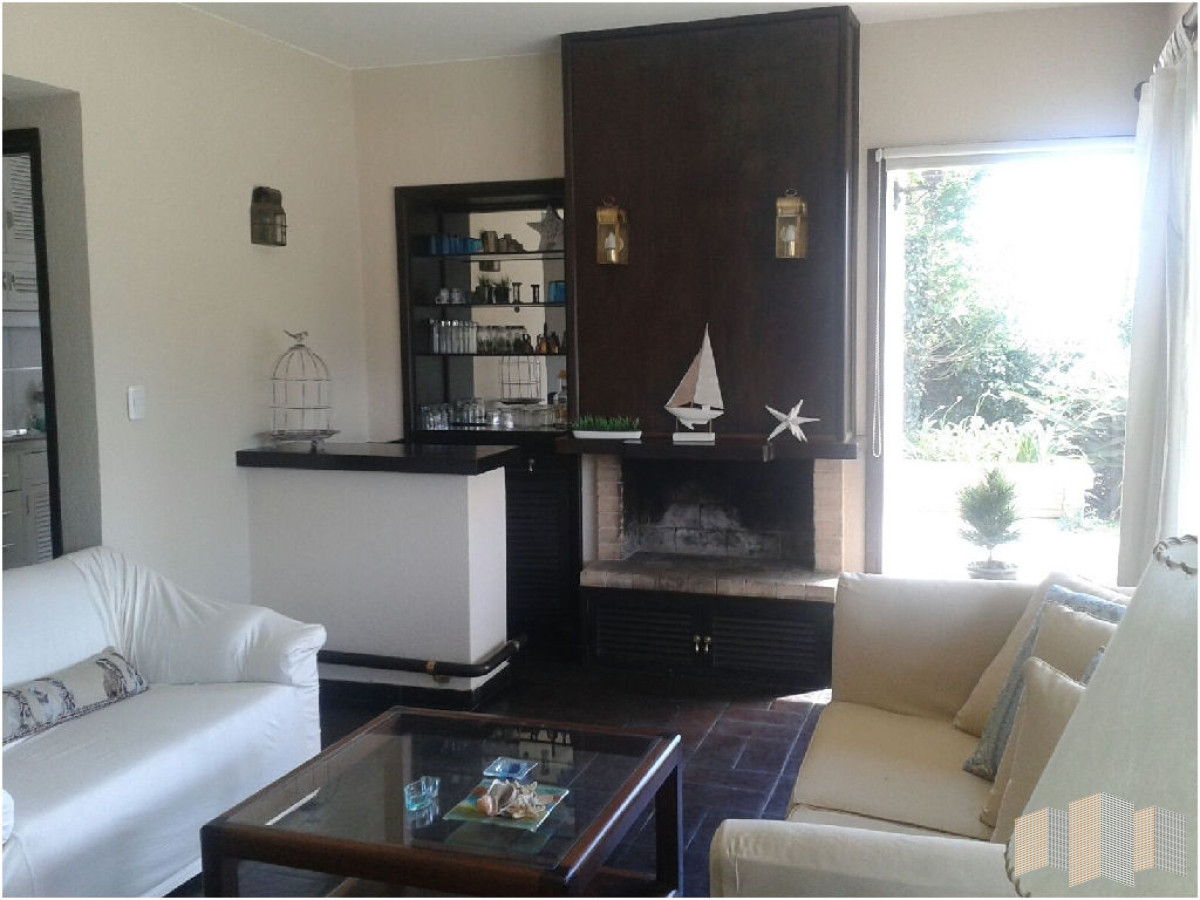 Casa ID.2810 - A METROS DE LA PLAYA 