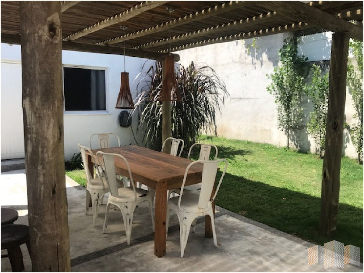 Casa ID.2814 - A METROS DE LA PLAYA 