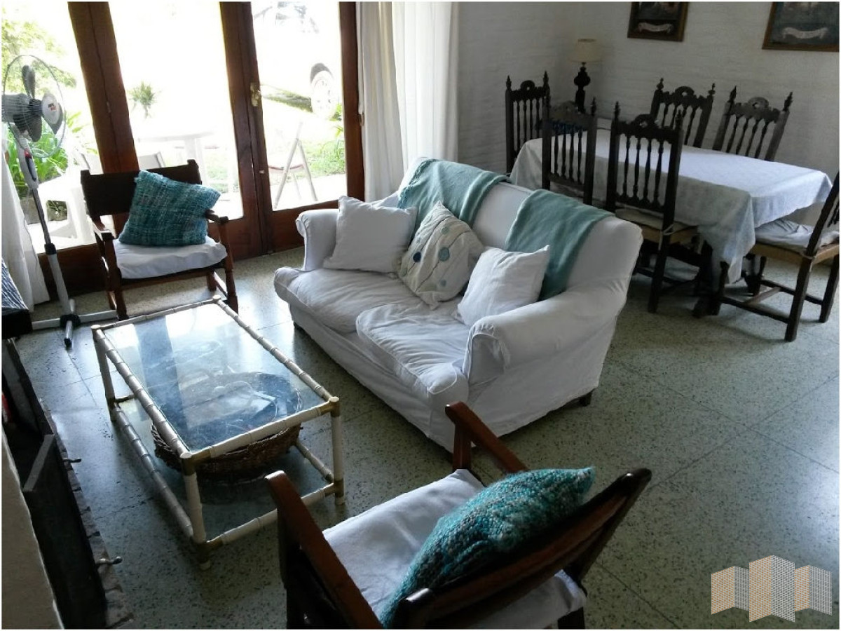 Casa ID.2825 - MUY LINDA CASA CON UN ENTORNO ARBOLADO