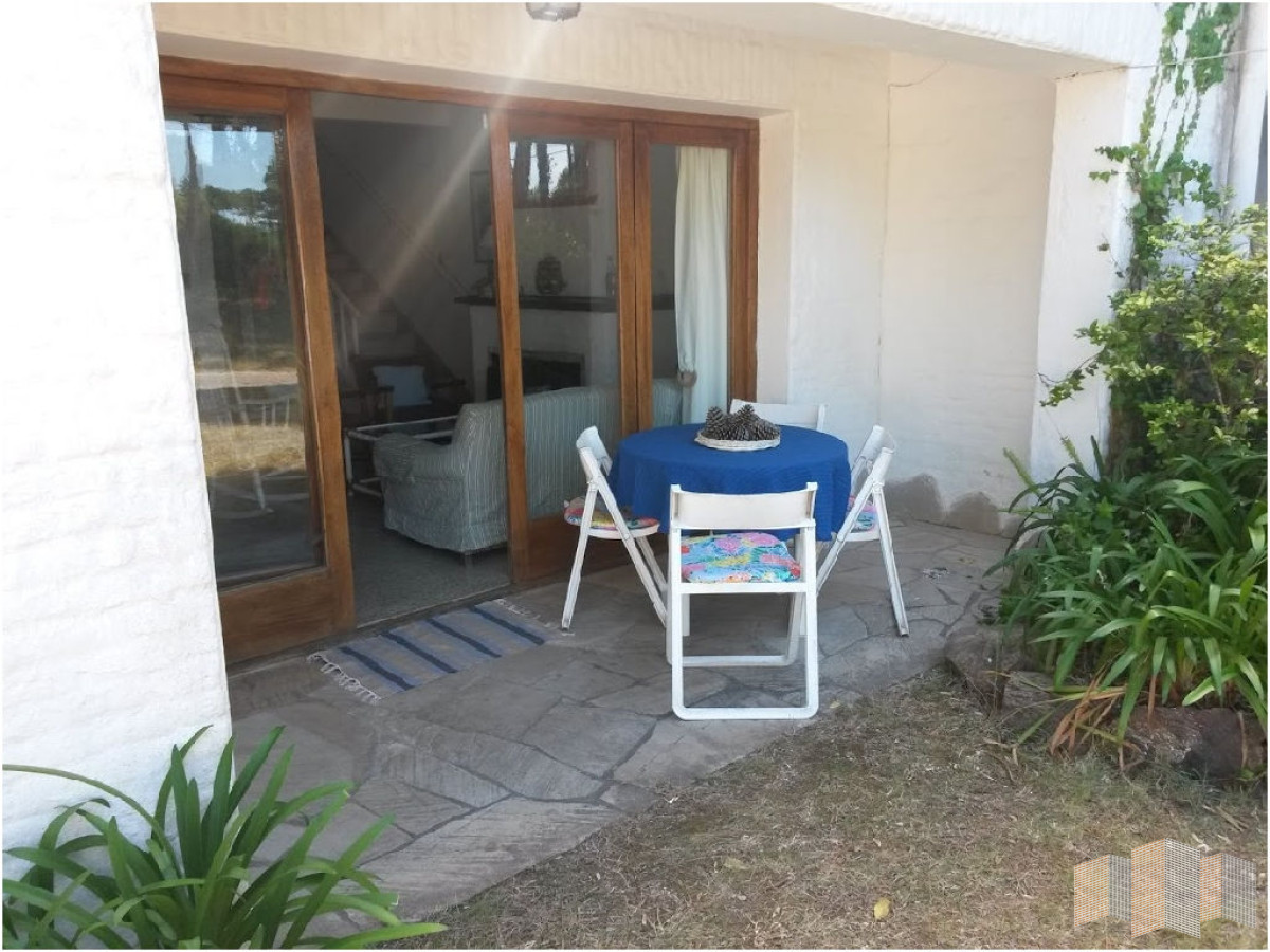 Casa ID.2825 - MUY LINDA CASA CON UN ENTORNO ARBOLADO