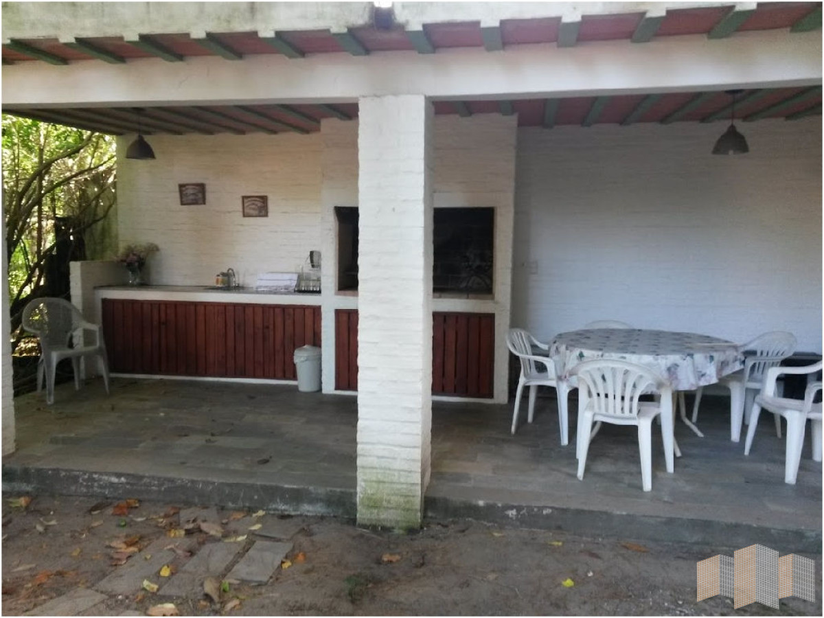 Casa ID.2825 - MUY LINDA CASA CON UN ENTORNO ARBOLADO