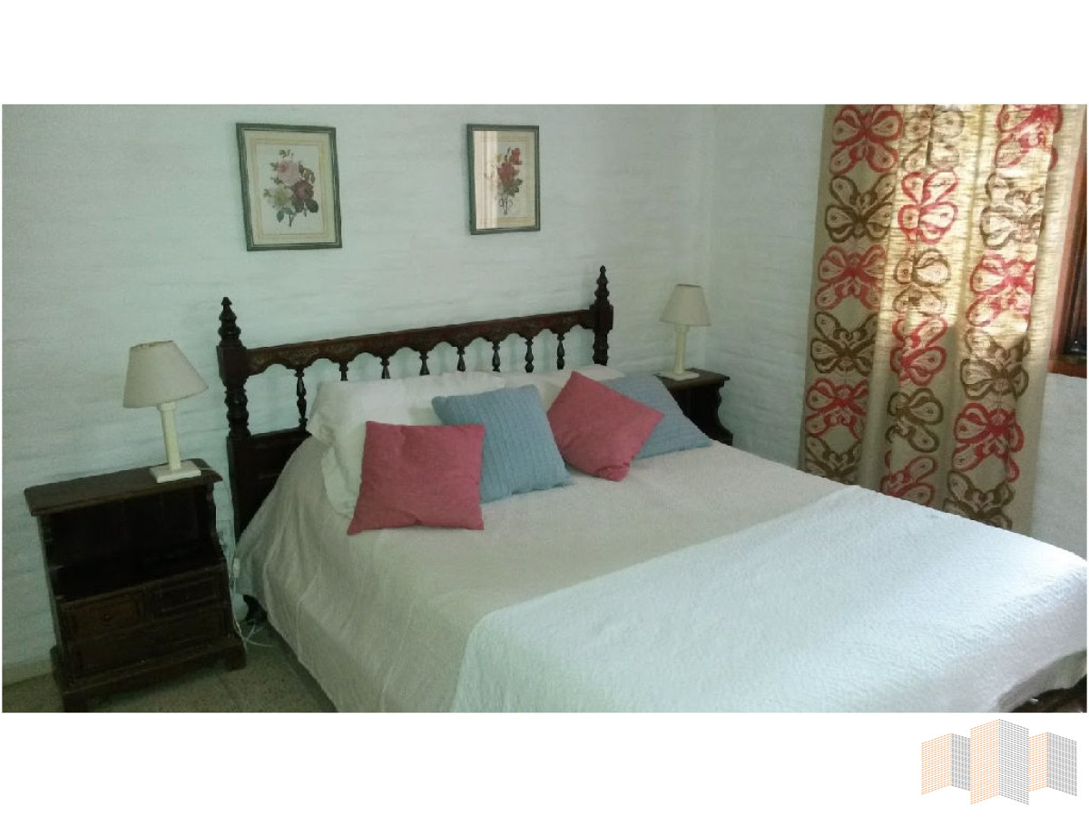 Casa ID.2825 - MUY LINDA CASA CON UN ENTORNO ARBOLADO