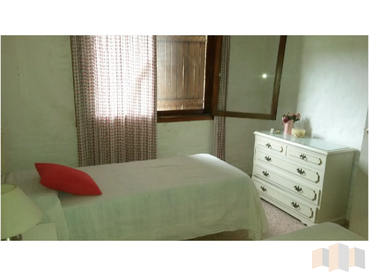 Casa ID.2825 - MUY LINDA CASA CON UN ENTORNO ARBOLADO