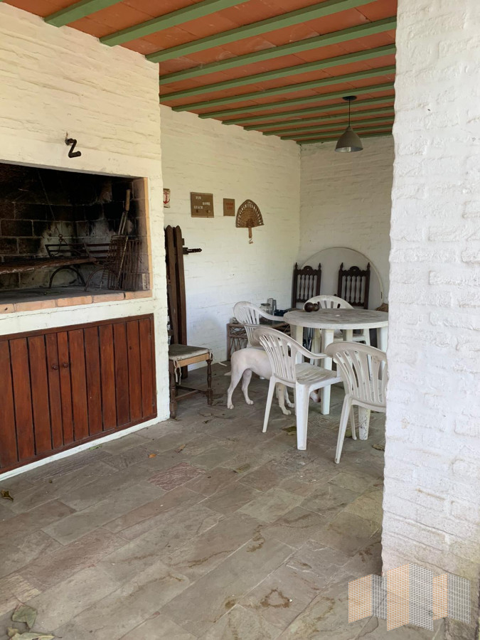 Casa ID.2825 - MUY LINDA CASA CON UN ENTORNO ARBOLADO