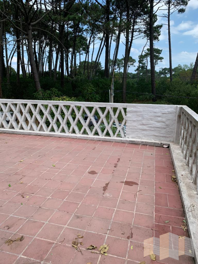 Casa ID.2825 - MUY LINDA CASA CON UN ENTORNO ARBOLADO