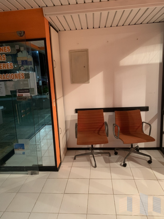 Local Comercial ID.3098 - EXCELENTEMENTE UBICADO 