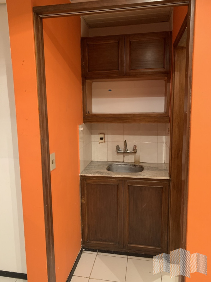 Local Comercial ID.3098 - EXCELENTEMENTE UBICADO 