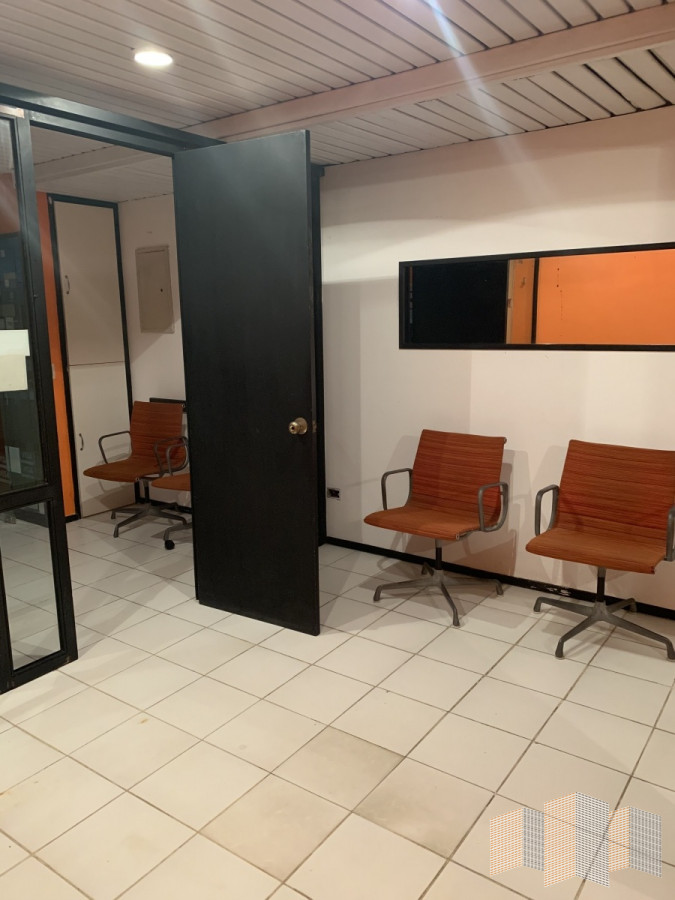 Local Comercial ID.3098 - EXCELENTEMENTE UBICADO 