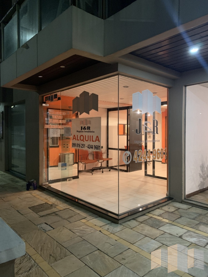 Local Comercial ID.3098 - EXCELENTEMENTE UBICADO 