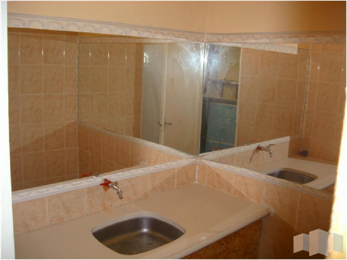 Local Comercial ID.3176 - Local en Punta del Este, Península