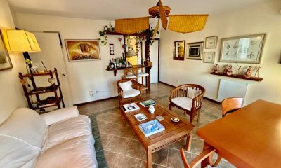 APARTAMENTO EN VENTA DE  2 DORMITORIOS A 1 CUADRA DEL MAR - Ref : EQP6988