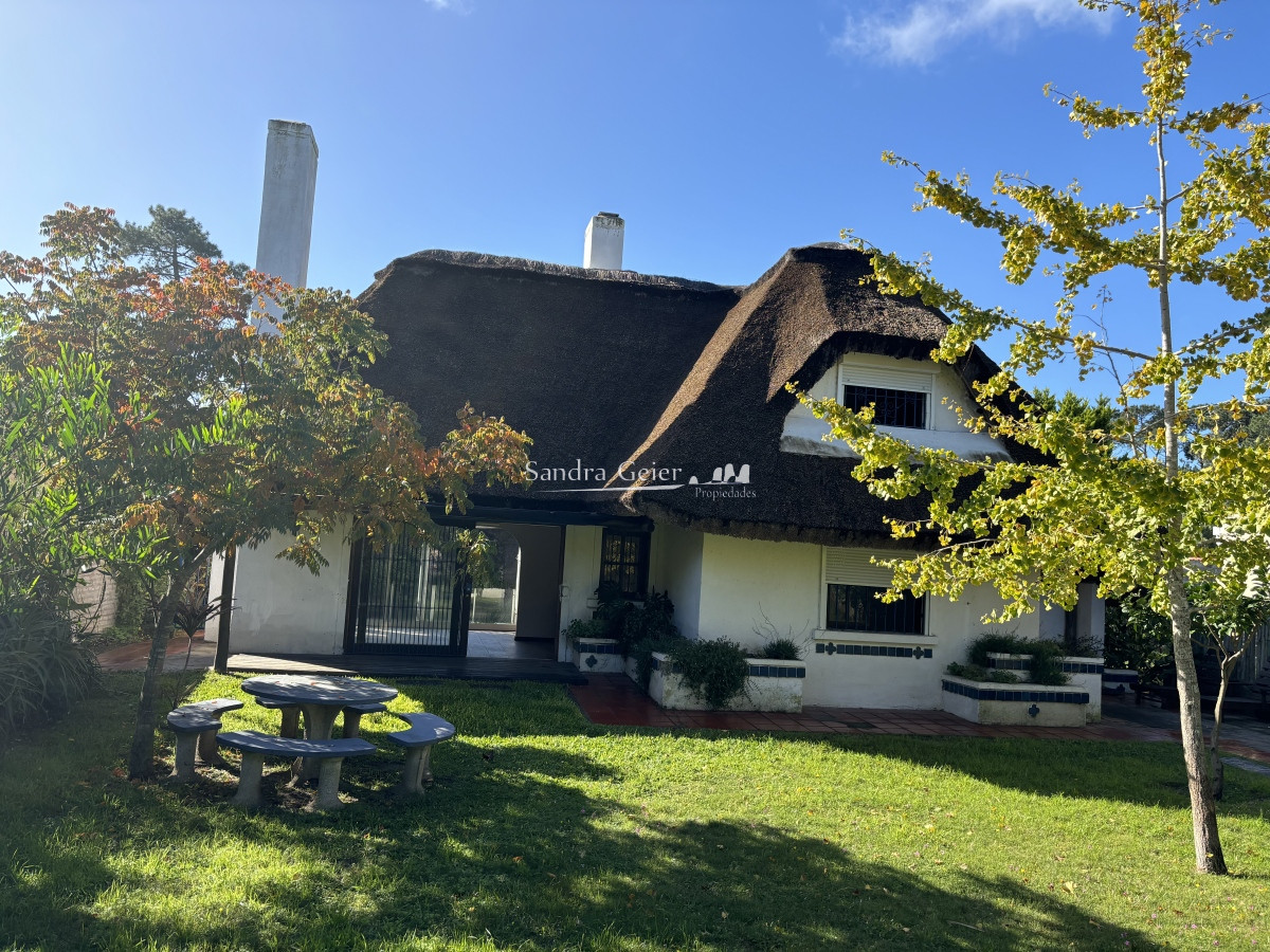Casa ID.2517 -  VENTA OPORTUNIDAD!!! DIVINA CASA EN PINARES PUNTA DEL ESTE