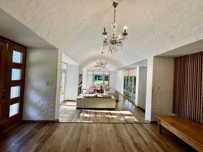 Casa ID.2986 - EXCEPCIONAL CASA EN VENTA DE 4 DORMITORIOS