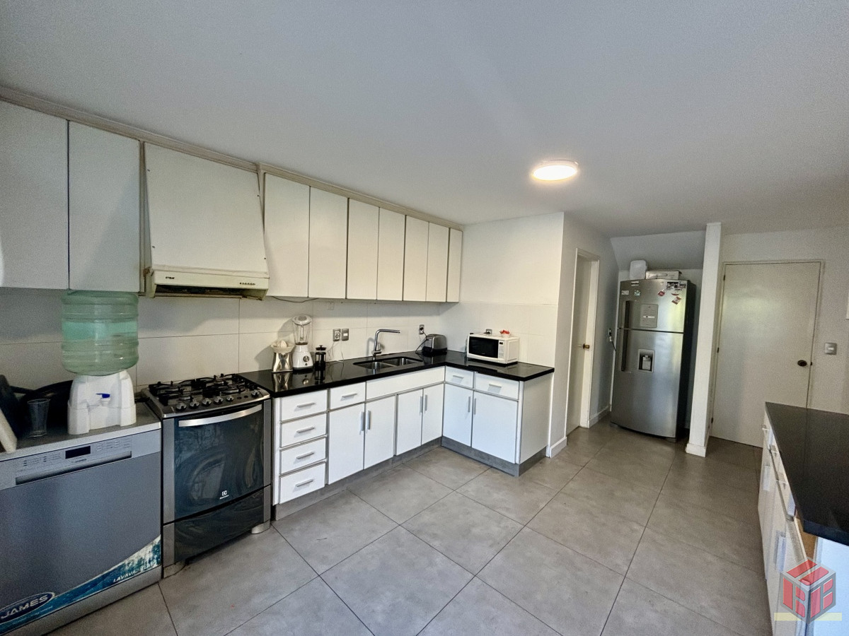 Casa ID.8992 - EXCEPCIONAL CASA EN VENTA DE 4 DORMITORIOS