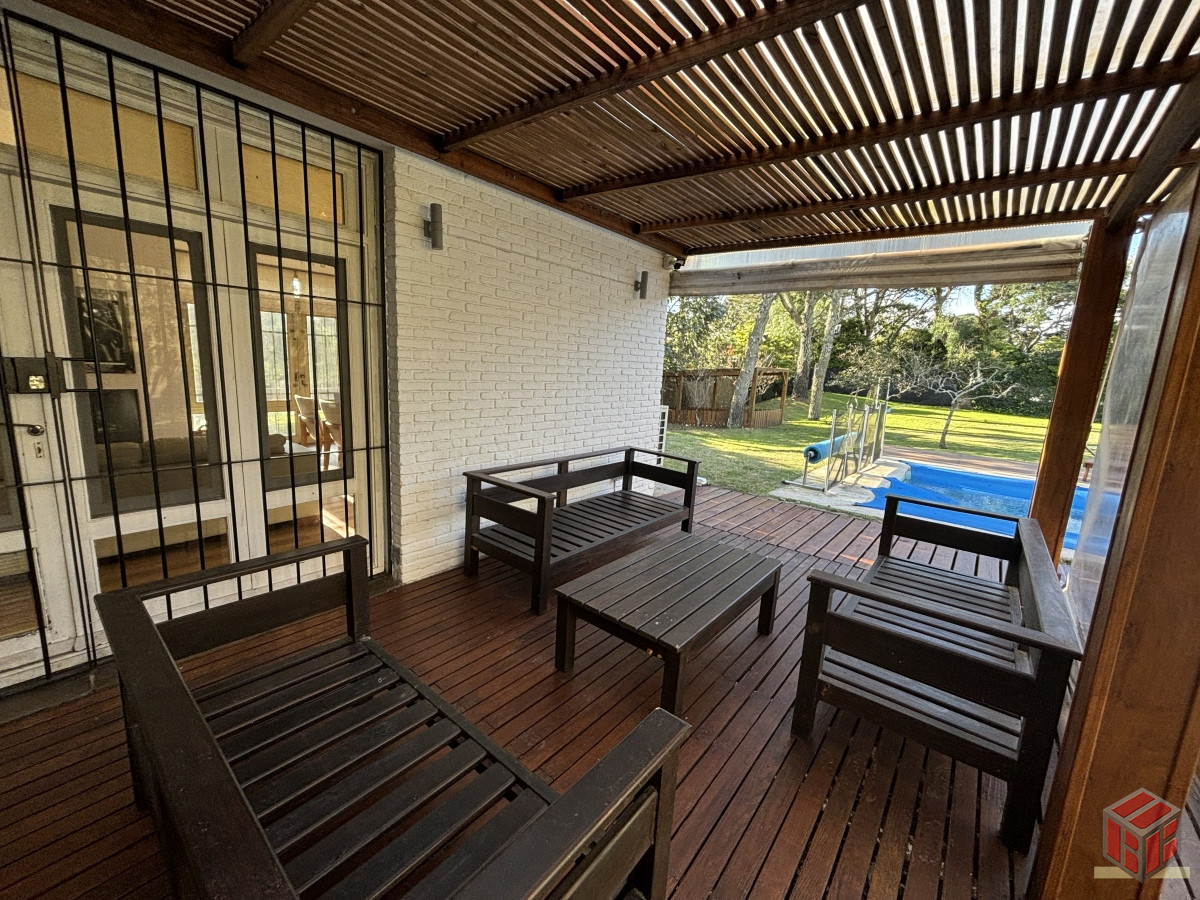 Casa ID.8992 - EXCEPCIONAL CASA EN VENTA DE 4 DORMITORIOS