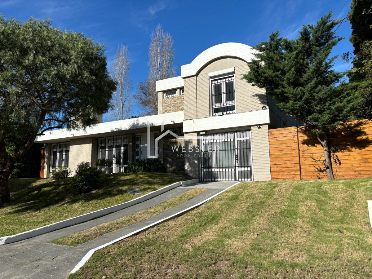 Casa ID.1912 - EXCEPCIONAL CASA EN VENTA DE 4 DORMITORIOS