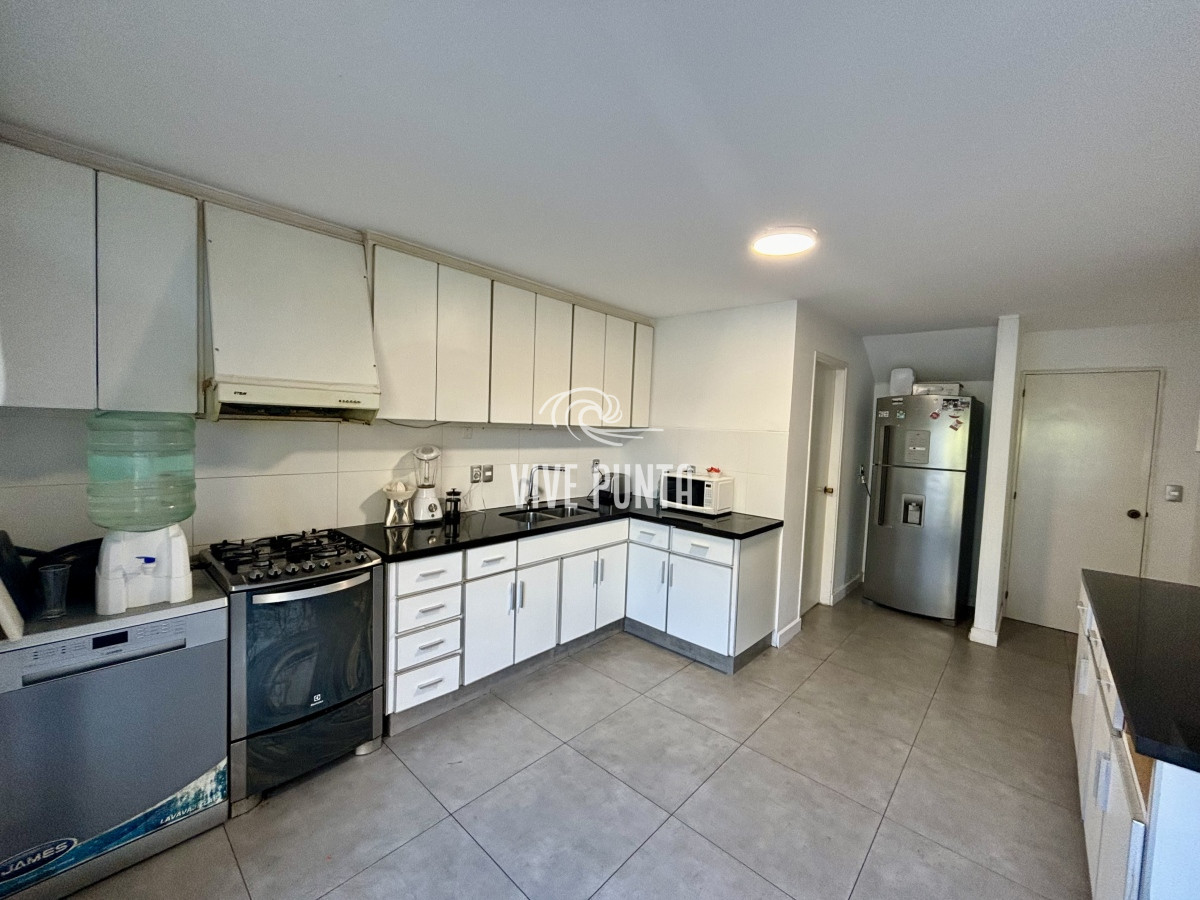 Casa ID.911 - EXCEPCIONAL CASA EN VENTA DE 4 DORMITORIOS