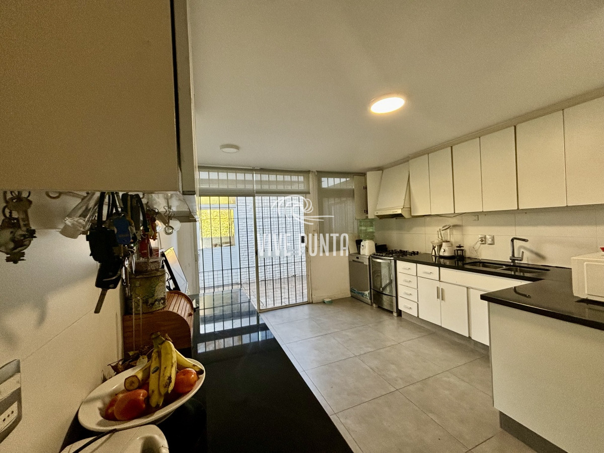 Casa ID.911 - EXCEPCIONAL CASA EN VENTA DE 4 DORMITORIOS