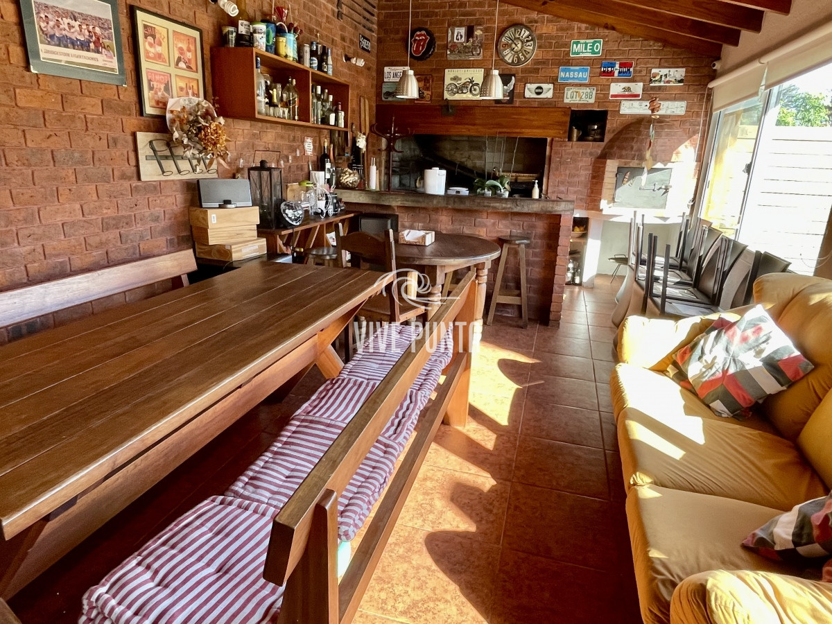 Casa ID.389 - NUEVO INGRESO! DIVINA CASA DE 4 DORMITORIOS