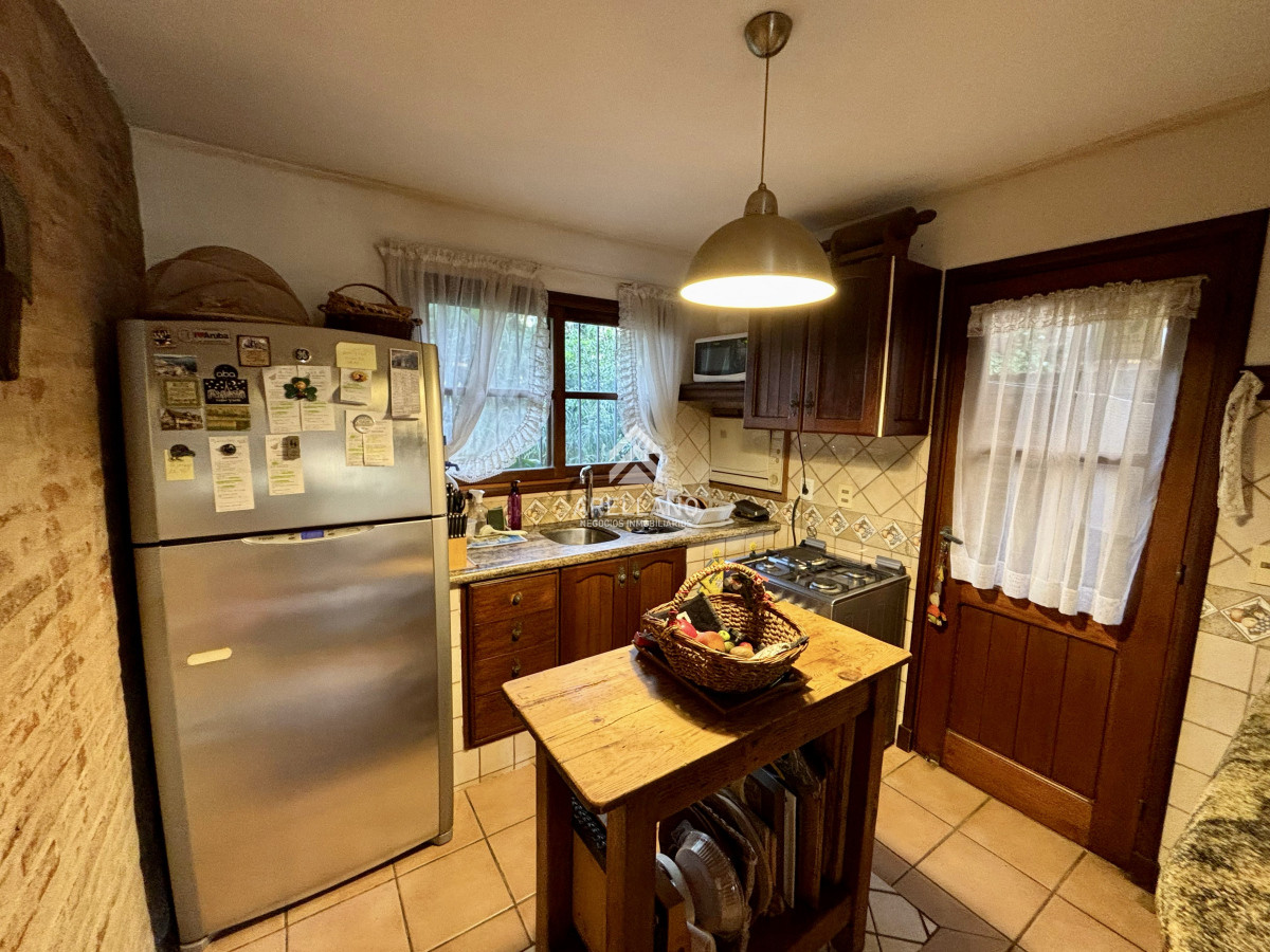 Casa ID.4414 - VENTA CASA DE 4 DORMITORIOS PINARES 
