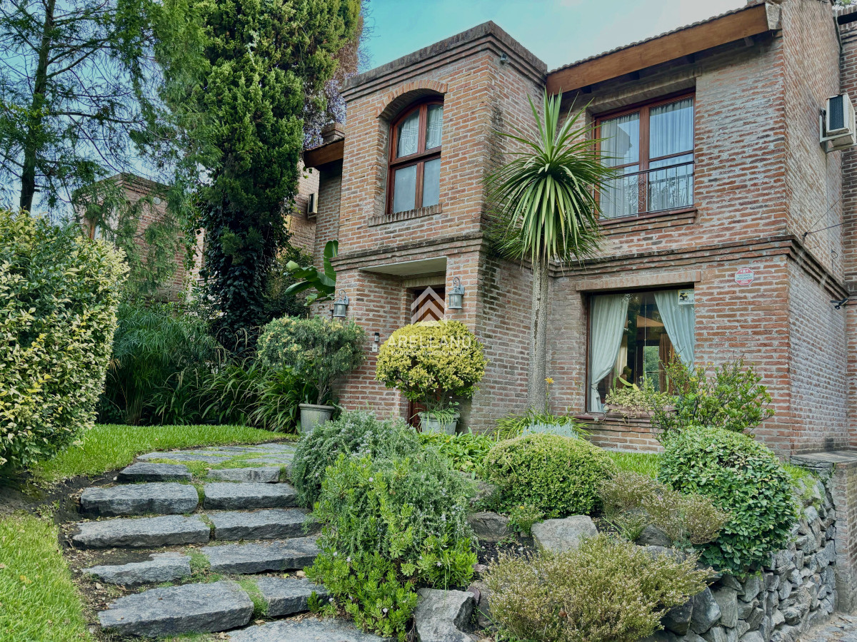 Casa ID.4414 - VENTA CASA DE 4 DORMITORIOS PINARES 