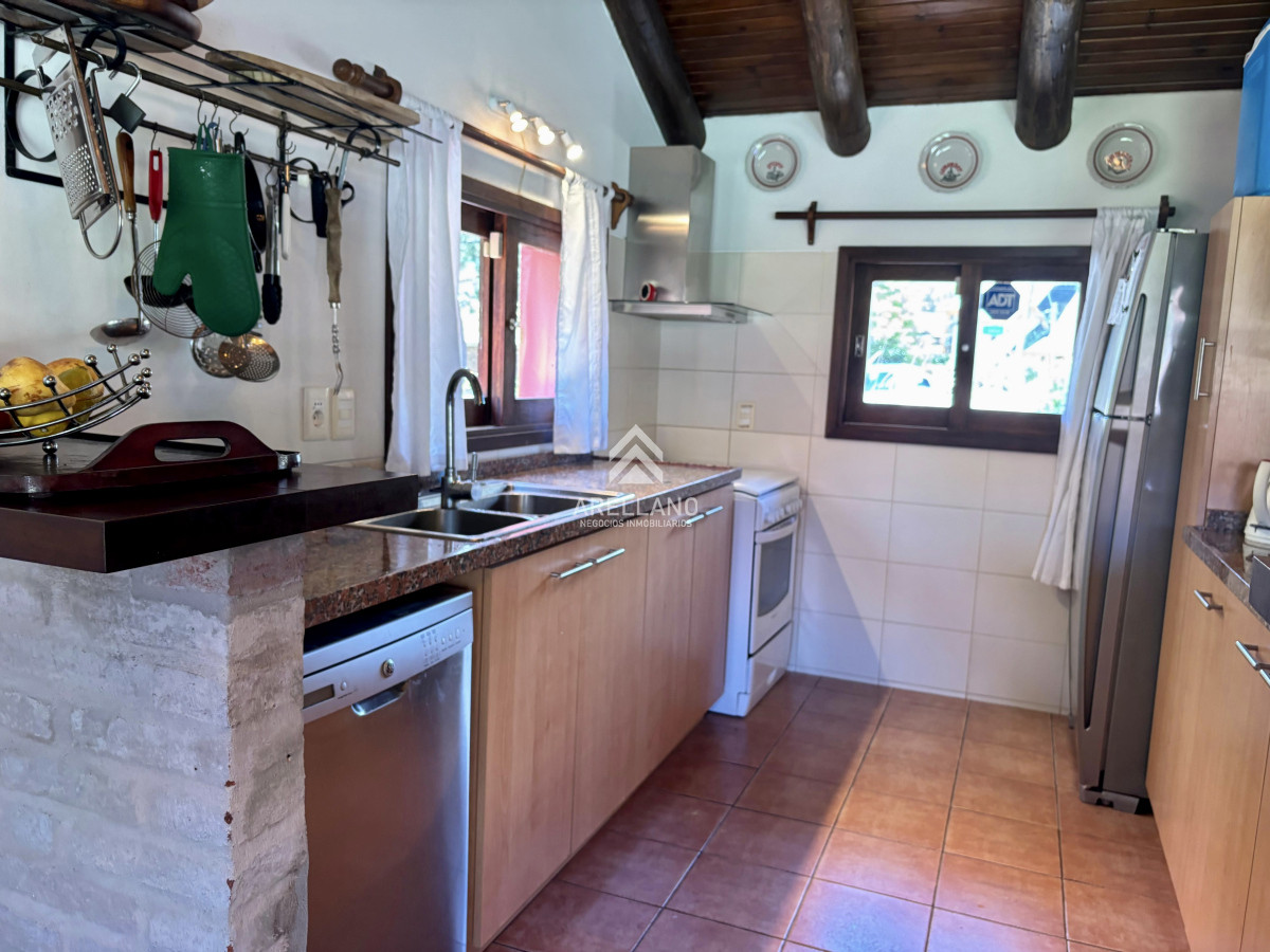 Casa ID.4426 - Venta casa 4 dormitorios Pinares 