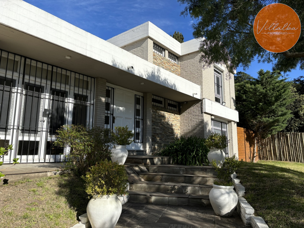 Apartamento ID.3205 - EXCEPCIONAL CASA EN VENTA DE 4 DORMITORIOS