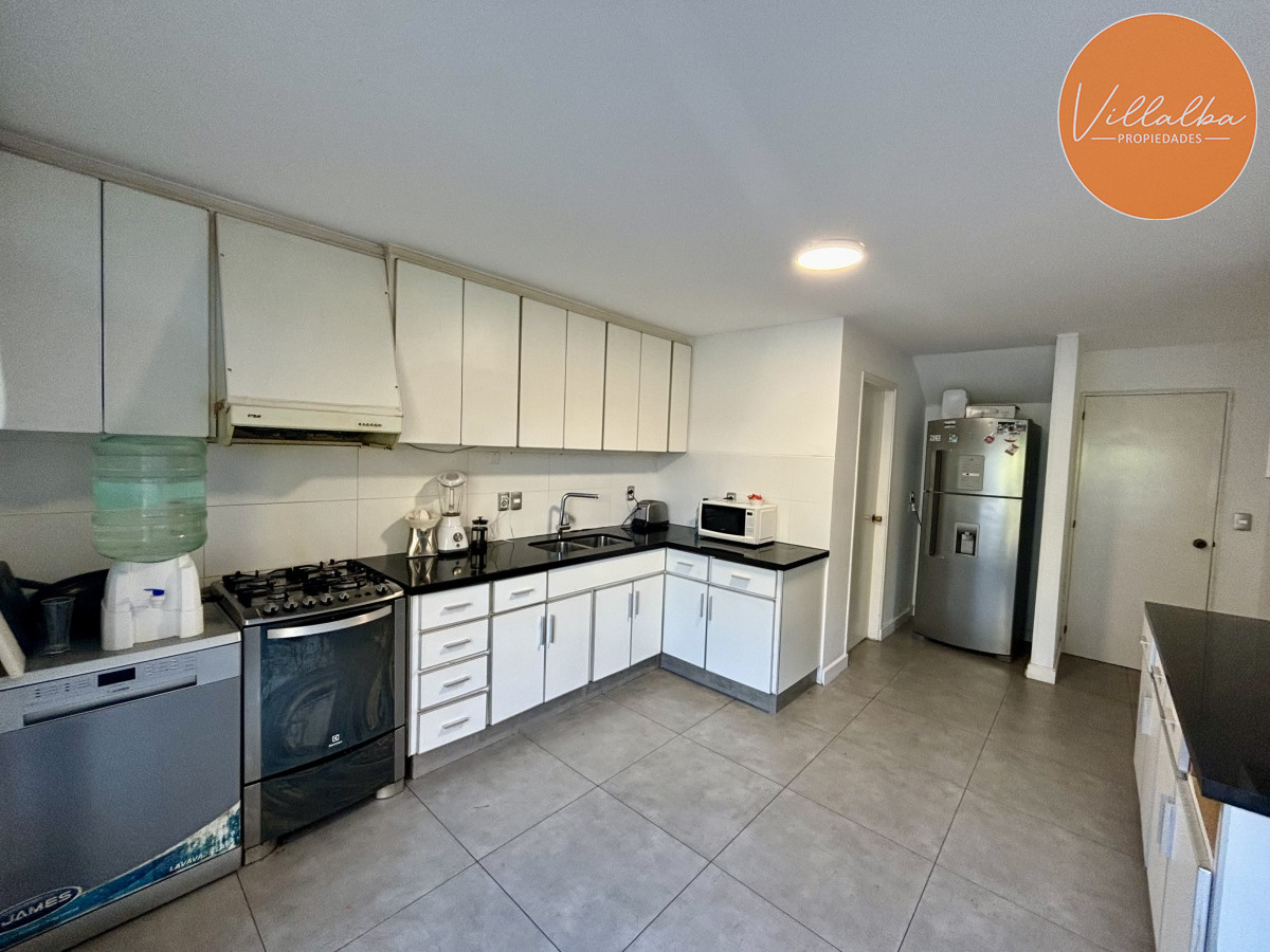 Apartamento ID.3205 - EXCEPCIONAL CASA EN VENTA DE 4 DORMITORIOS