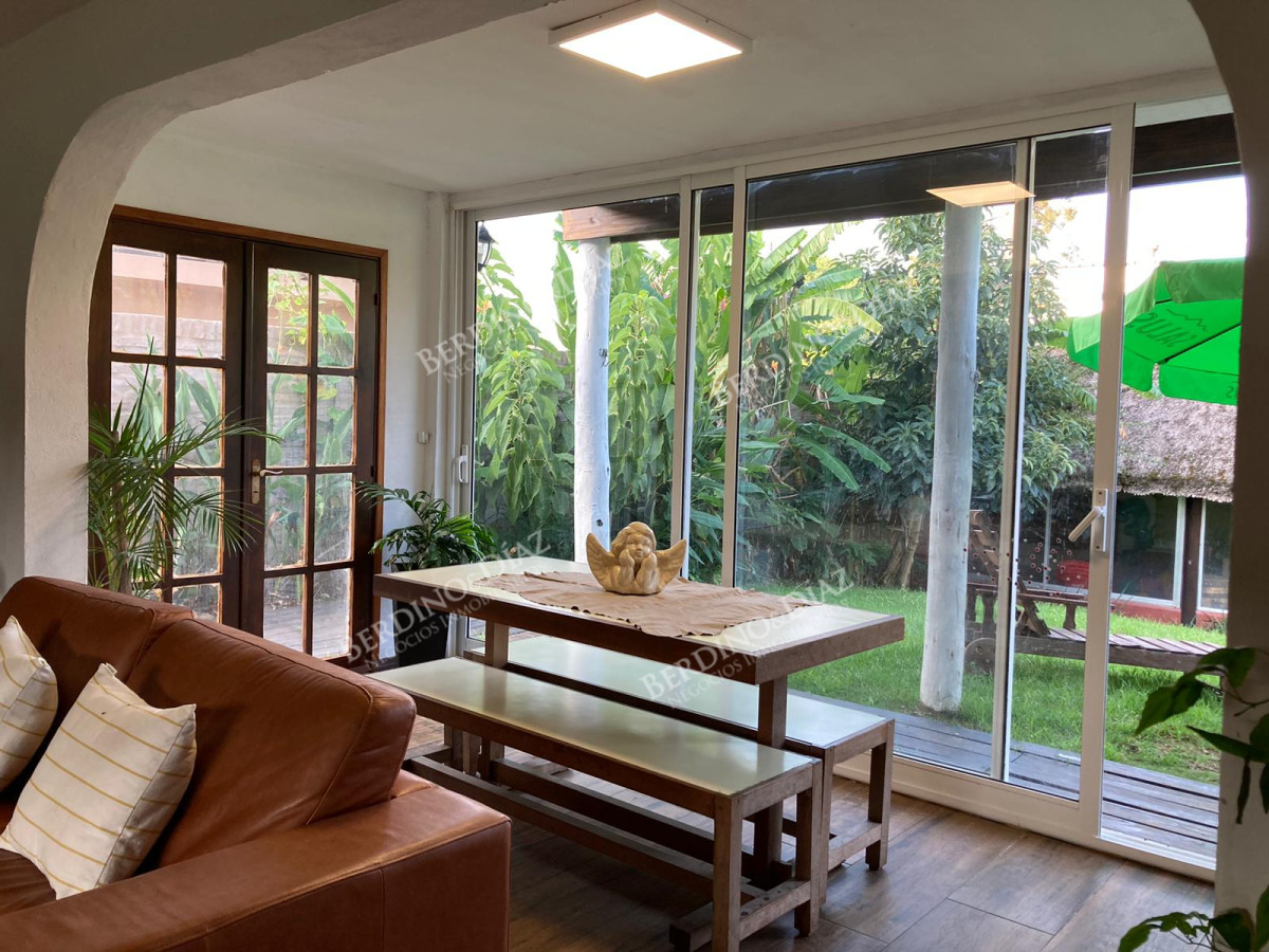 Casa ID.1733 -  Casa quincho en venta en Pinares 