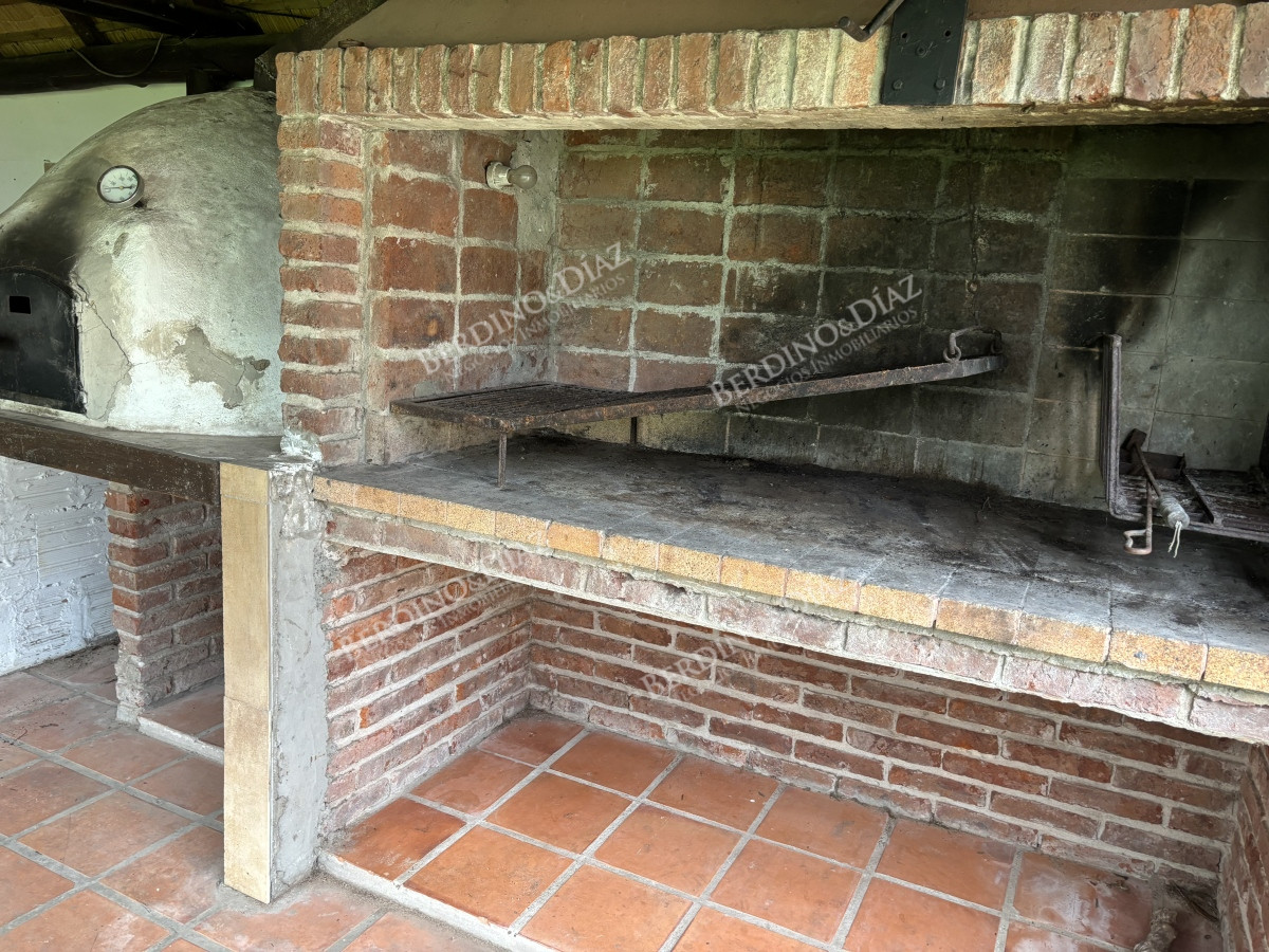 Casa ID.1733 -  Casa quincho en venta en Pinares 