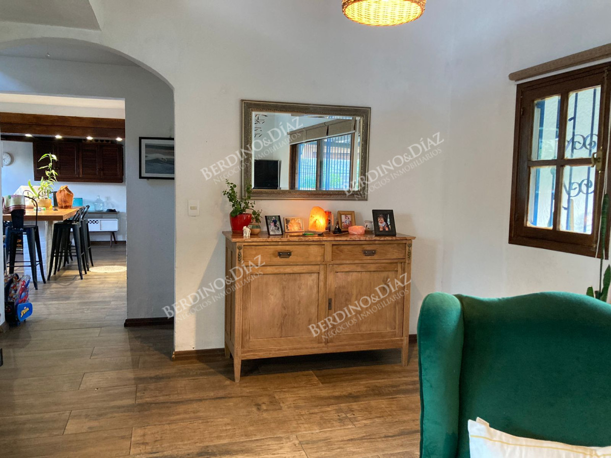 Casa ID.1733 -  Casa quincho en venta en Pinares 