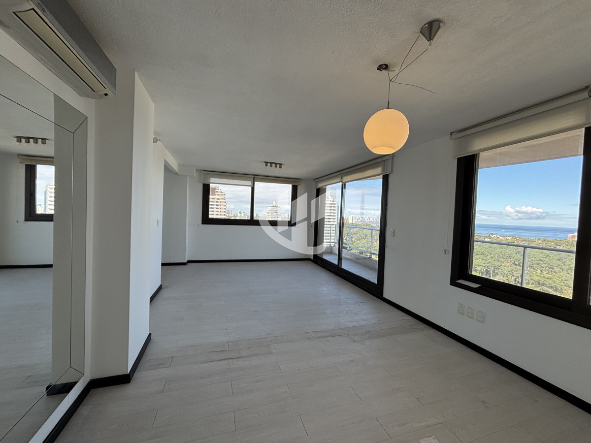 Apartamento ID.2157 - PUNTA DEL ESTE oportunidad en venta apartamento 2 dormitorios roosevelt con vista al mar