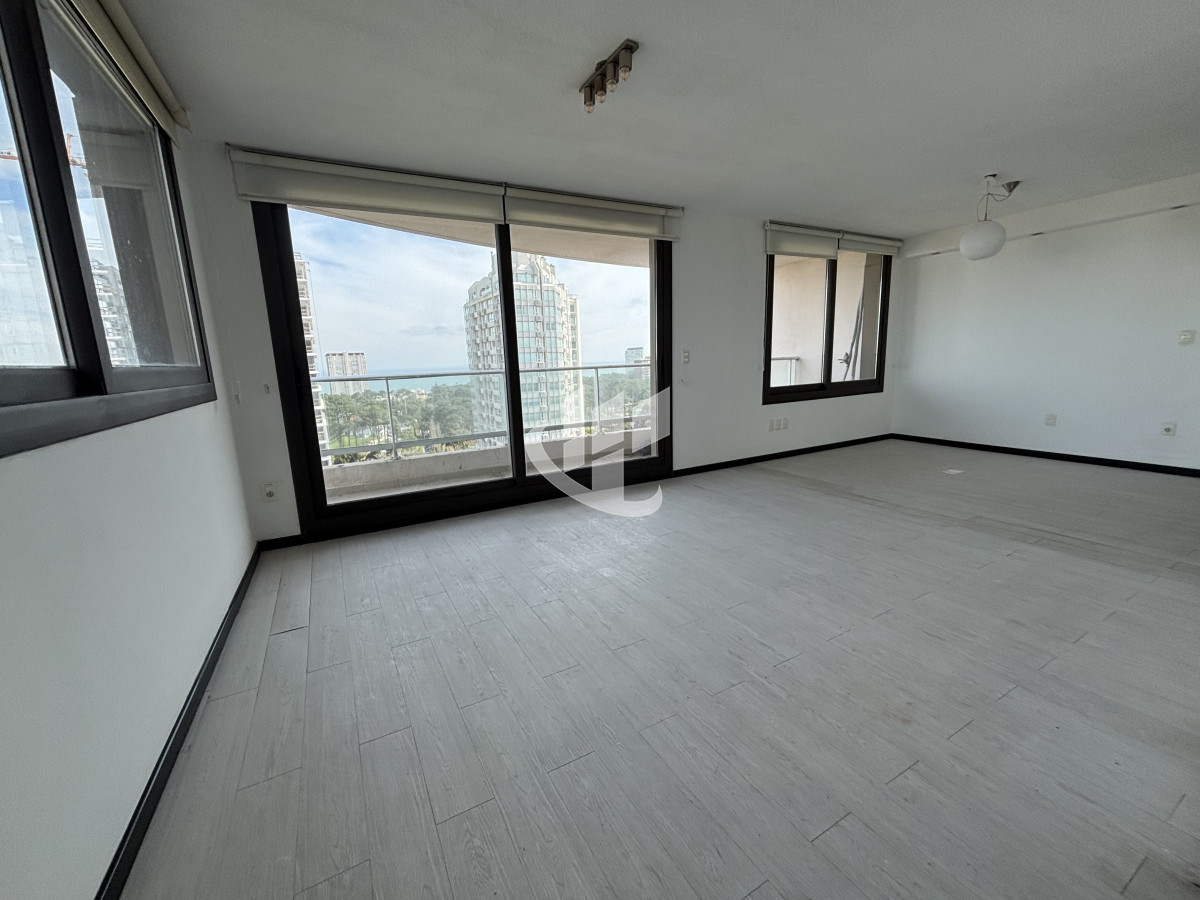 Apartamento ID.2157 - PUNTA DEL ESTE oportunidad en venta apartamento 2 dormitorios roosevelt con vista al mar