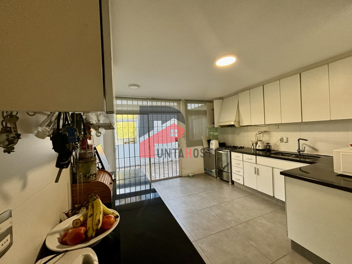 Casa ID.205 - EXCEPCIONAL CASA EN VENTA DE 4 DORMITORIOS