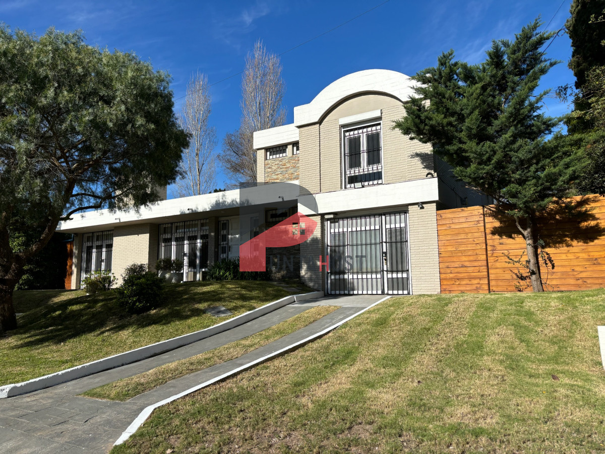 Casa ID.205 - EXCEPCIONAL CASA EN VENTA DE 4 DORMITORIOS