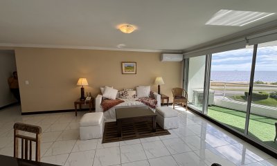 Hermoso apartamento de 3 dormitorios frente al mar