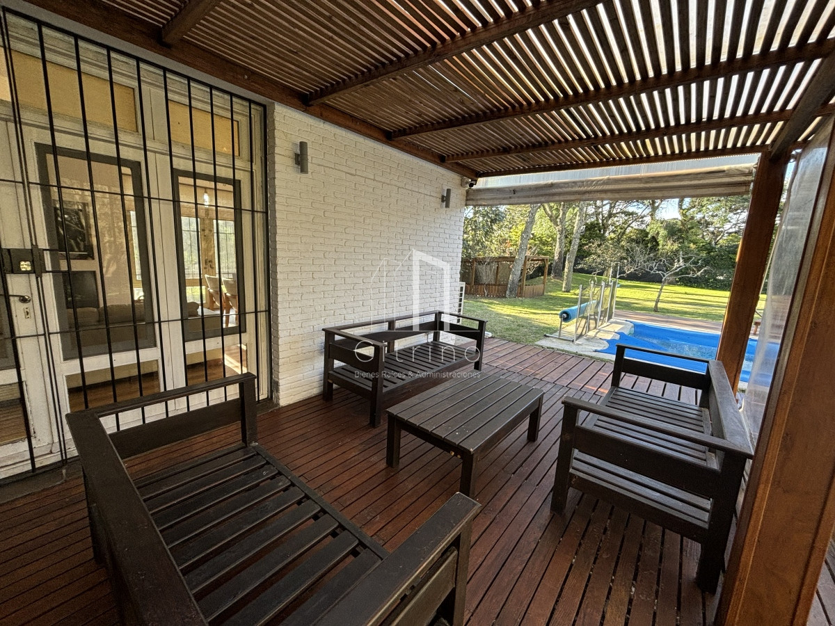 Casa ID.1970 - EXCEPCIONAL CASA EN VENTA DE 4 DORMITORIOS