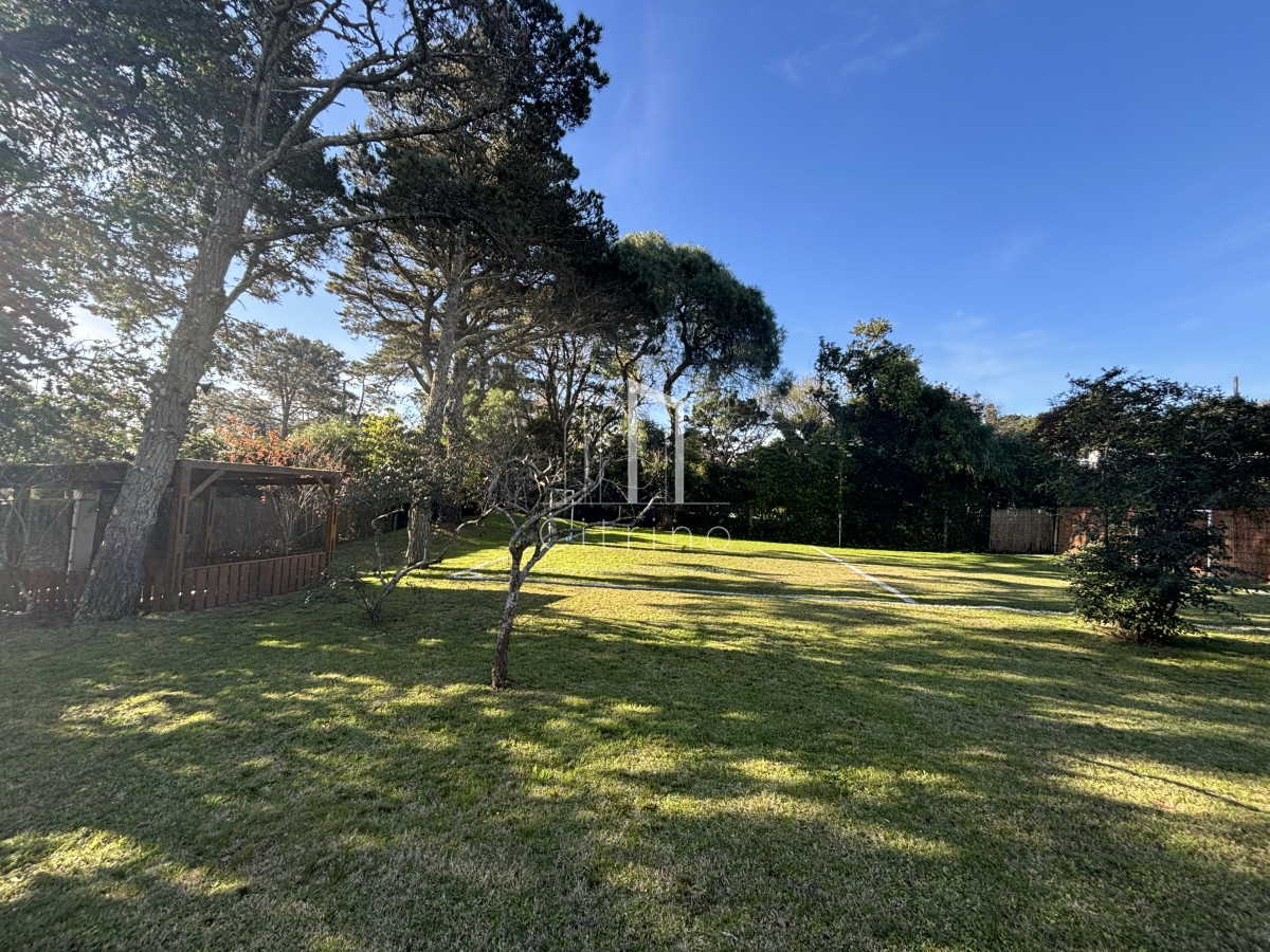 Casa ID.1970 - EXCEPCIONAL CASA EN VENTA DE 4 DORMITORIOS