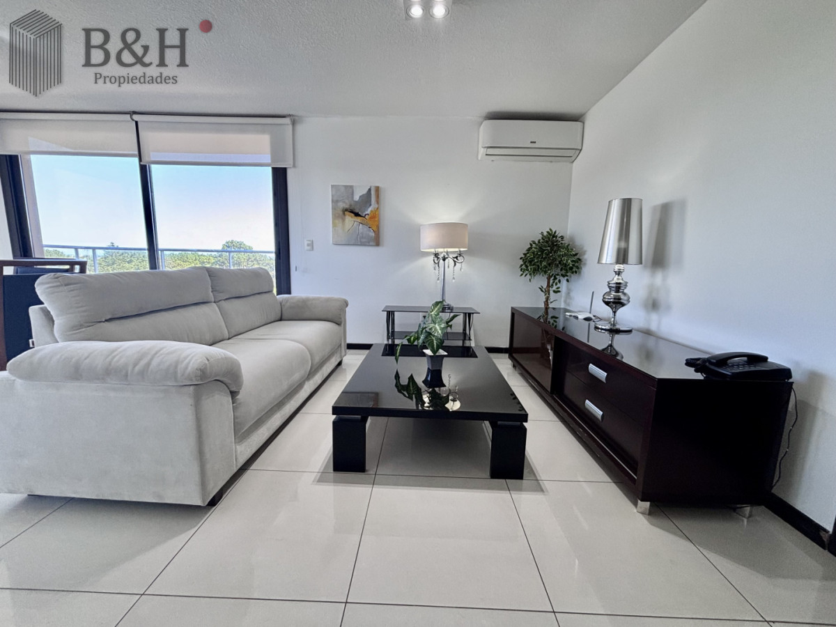Apartamento ID.7619 - Divino apartamento en venta de 3 dormitorios