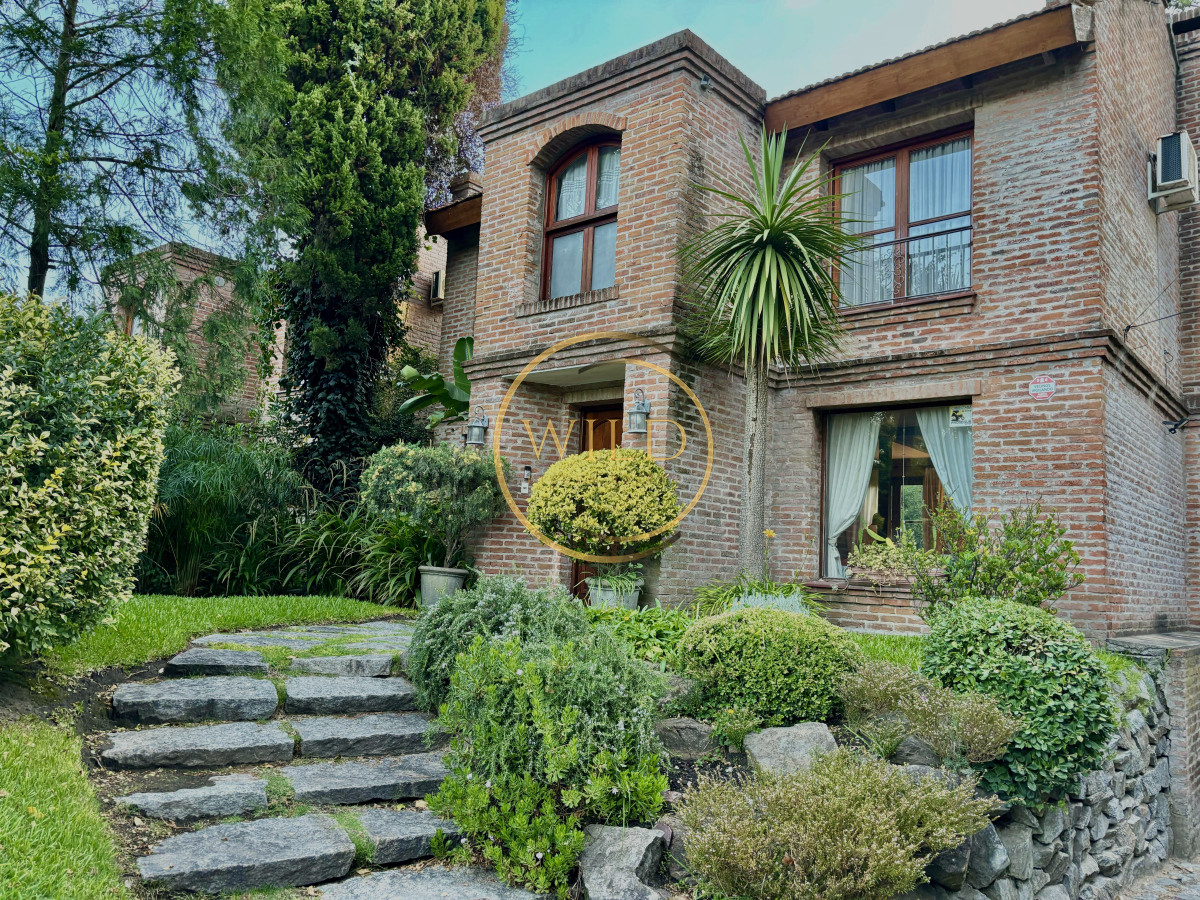 Casa ID.2256 - EXCEPCIONAL CASA EN VENTA DE 4 DORMITORIOS PINARES 