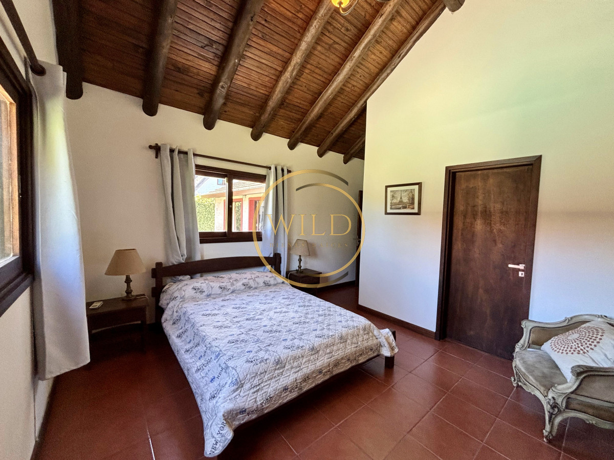 Casa ID.2257 - HERMOSA CASA EN VENTA EN PINARES 