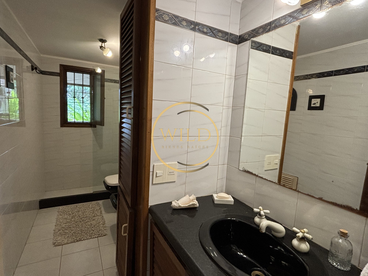 Casa ID.2402 - ESPECTACULAR CASA DE 4 DORMITORIOS EN VENTA