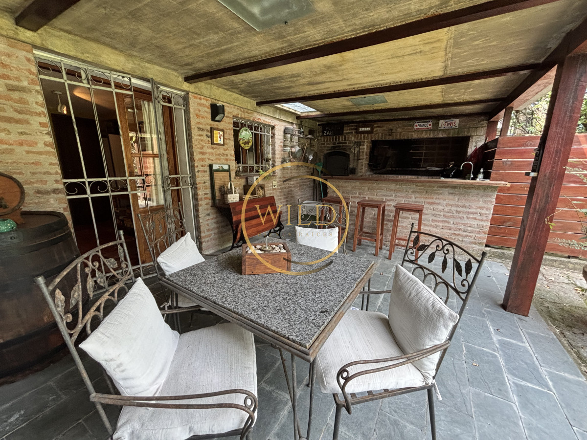 Casa ID.2256 - EXCEPCIONAL CASA EN VENTA DE 4 DORMITORIOS PINARES 