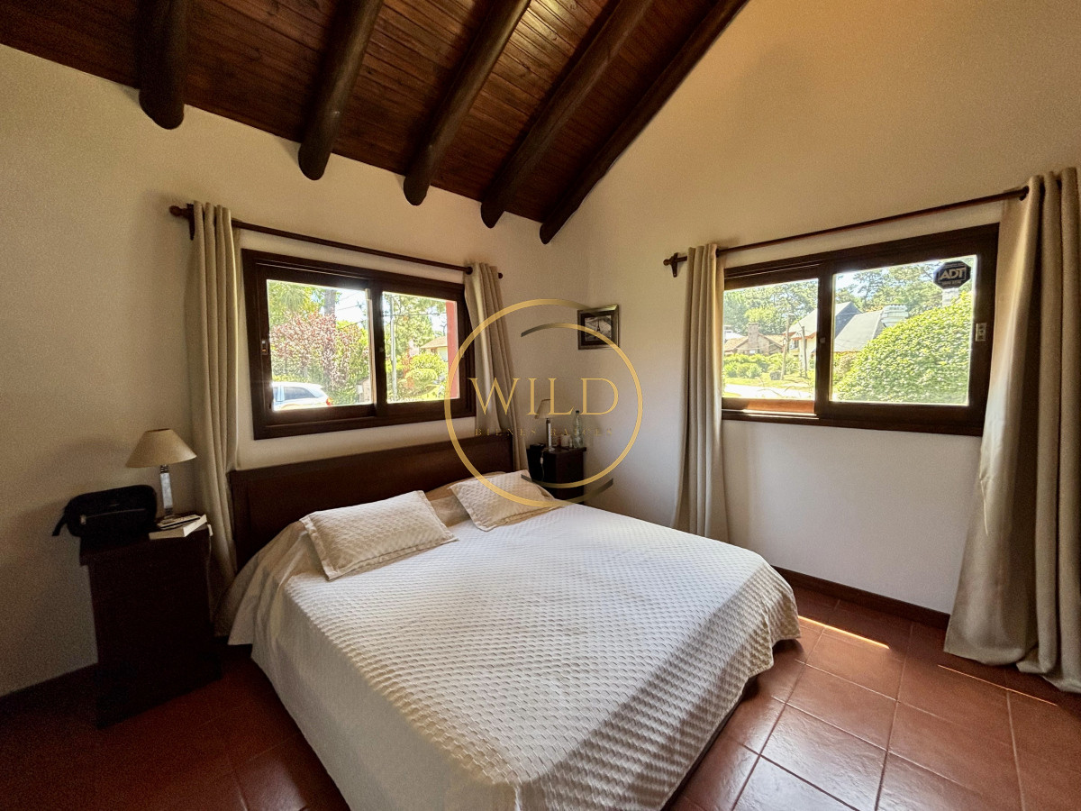 Casa ID.2257 - HERMOSA CASA EN VENTA EN PINARES 