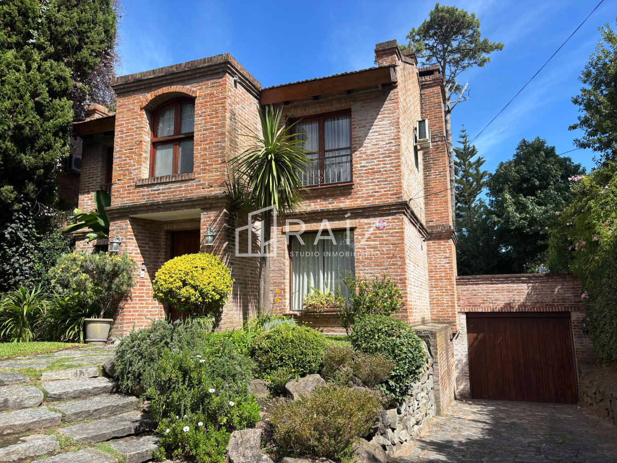 Casa ID.12170 - EXCEPCIONAL CASA EN VENTA DE 4 DORMITORIOS PINARES 