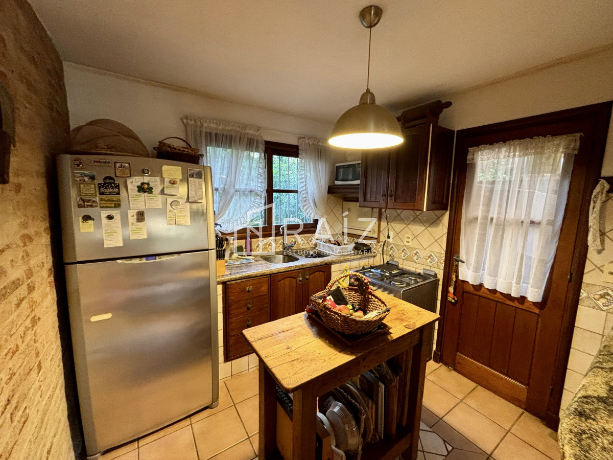 Casa ID.12170 - EXCEPCIONAL CASA EN VENTA DE 4 DORMITORIOS PINARES 