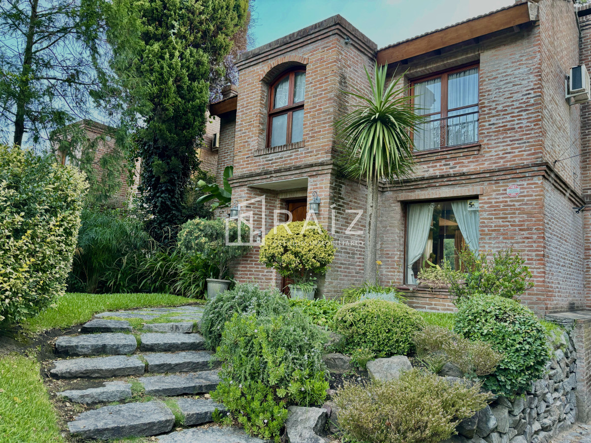 Casa ID.12170 - EXCEPCIONAL CASA EN VENTA DE 4 DORMITORIOS PINARES 